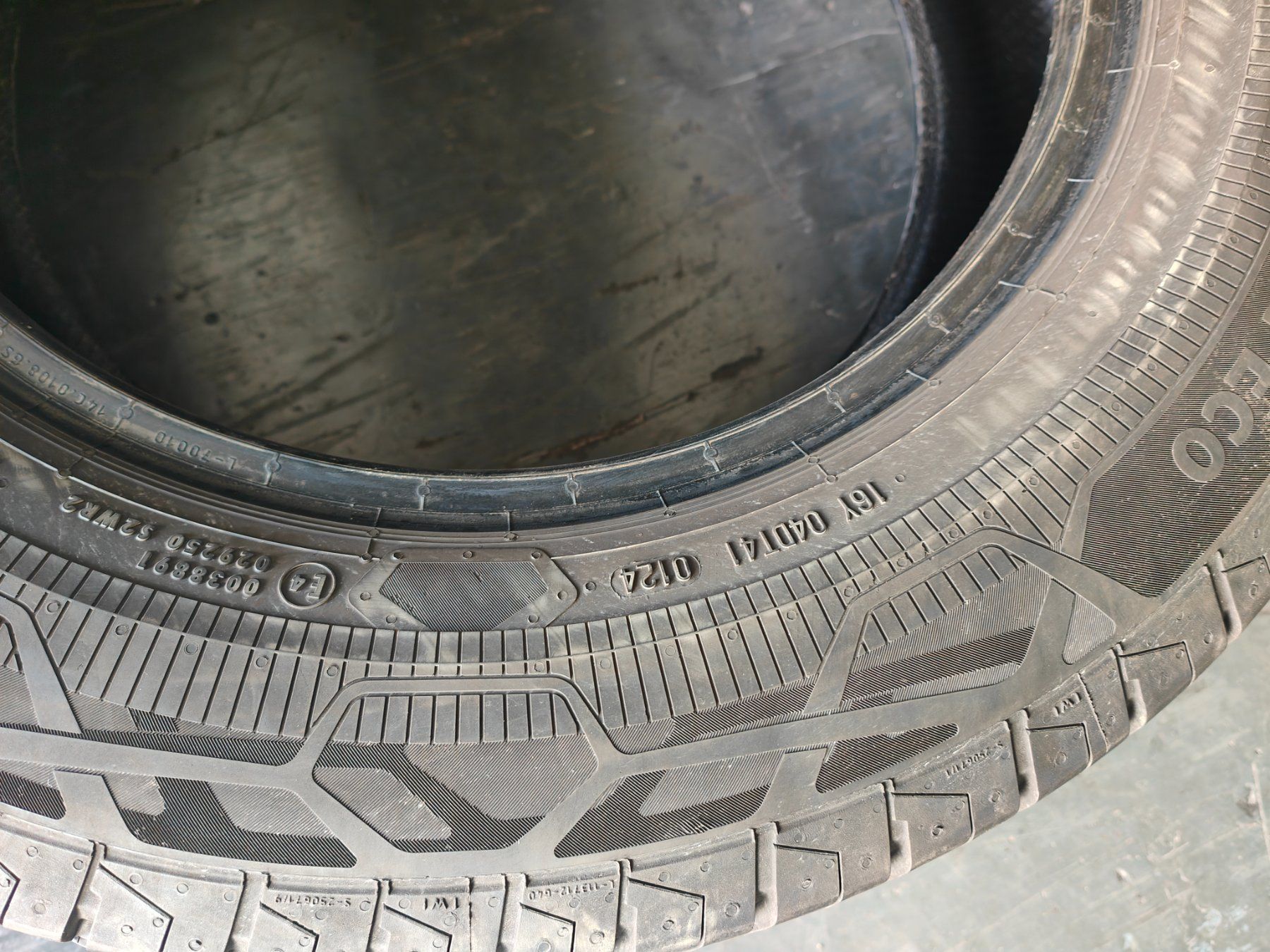 Continental Pneumatici & Ruote complete: Sommerreifen 215/65 R16 C – Usato da Oberengstringen venduto da Reifen-Lagerverkauf 2