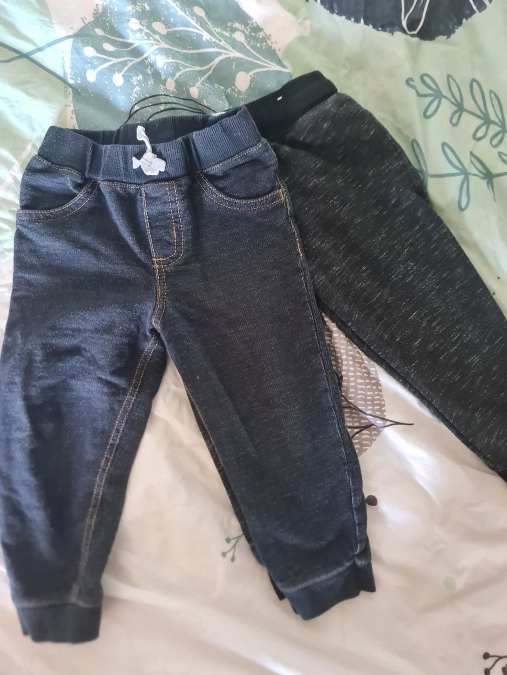 Carter's Lotti & Set di vestiti: 2 Hosen Baby Carters Gr. 24 M. / 2T – Usato da Noflen BE venduto da vco_hnn7