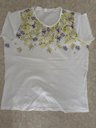 Weisses T-Shirt mit Blumenmuster, Sommerlich, Grösse 46
