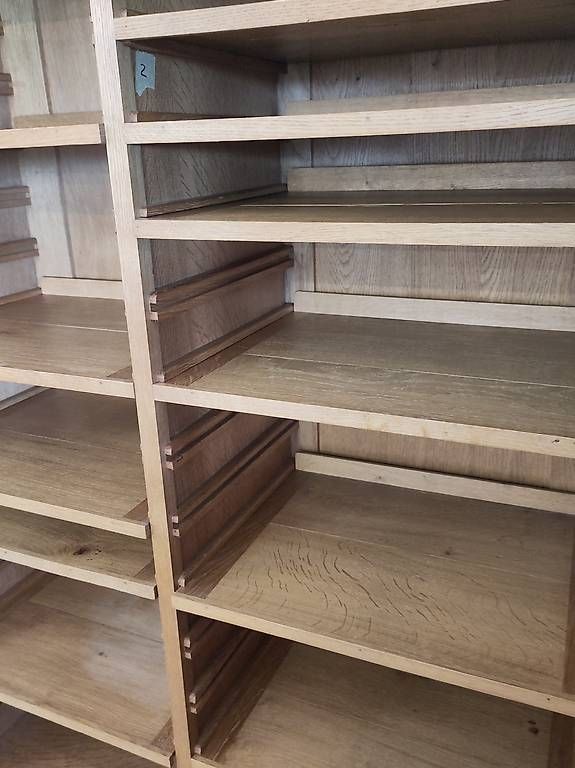 Armadi: Antiker Schrank mit Regalen – Usato da Pratteln venduto da Cartonsducoeur_bl 3