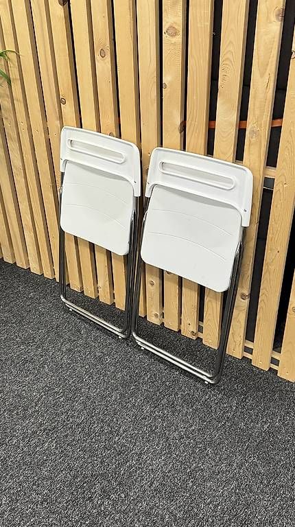 Tables: IKEA Tisch inkl. 2 Klappstühle – D'occasion à Münchenbuchsee par Mekran 4
