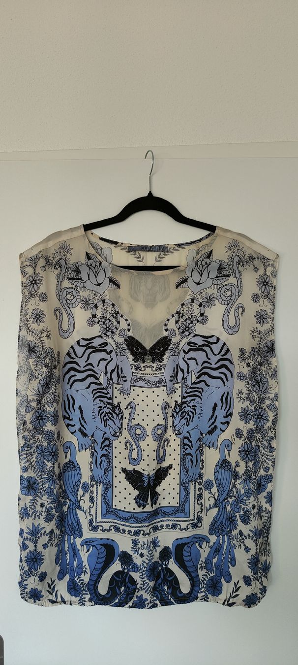 Top: Tops (size M-L) – Usato da Oberbuchsiten venduto da DianaLup 1
