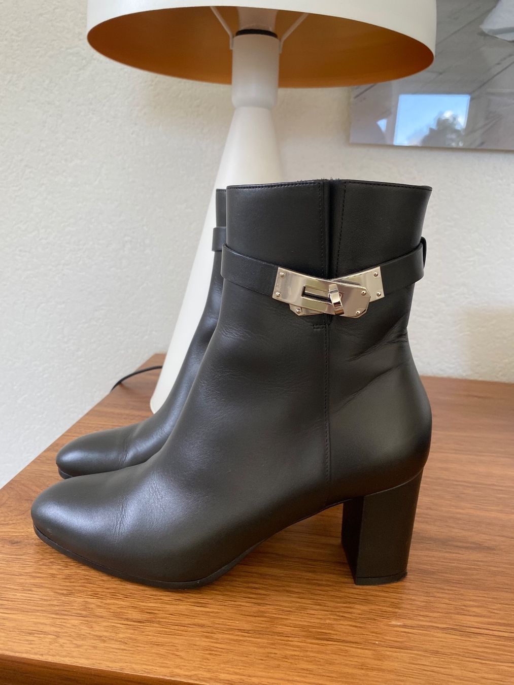 Chaussures femmes: Hermès bottines – D'occasion à Troinex par Lilyrose01