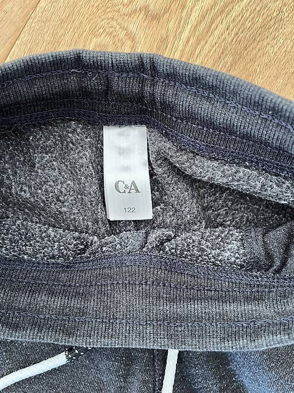 Pantaloni: Trainerhose grau Gr. 122 – Usato da Oberkirch LU venduto da ocki 2
