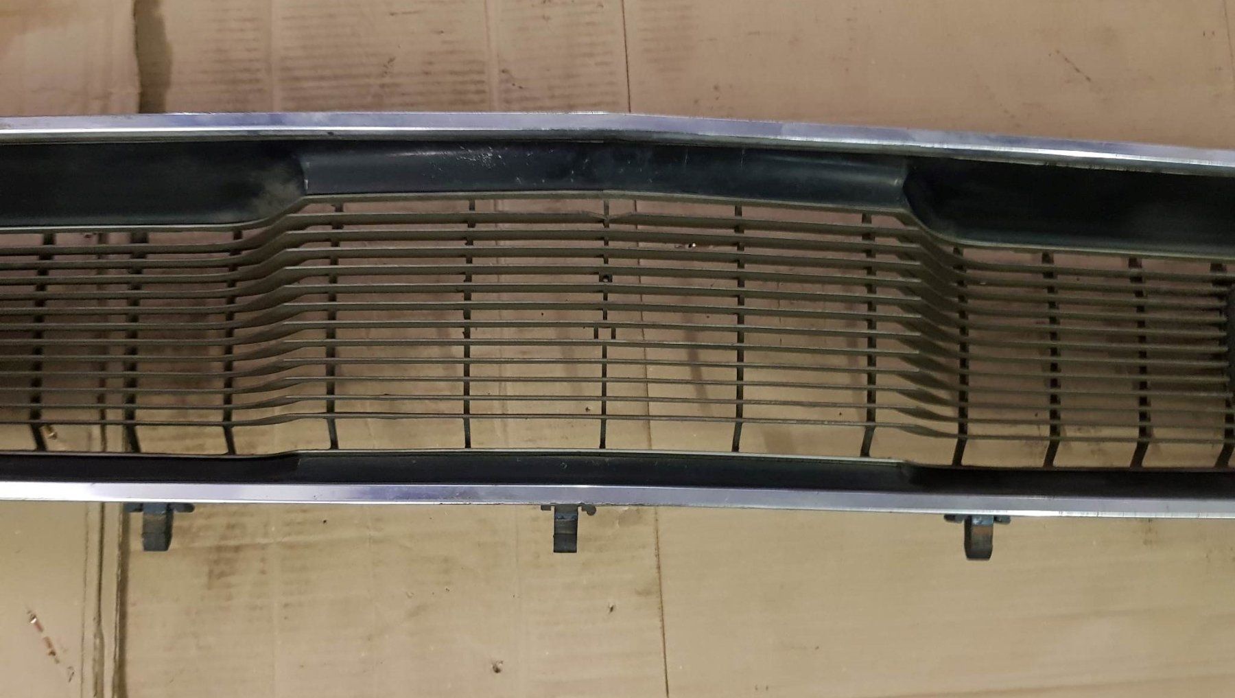 Chrysler Tutti pezzi di ricambio auto: Chrysler Valiant  Frontgrill – Usato da Niedergösgen venduto da usc_8qc6 4