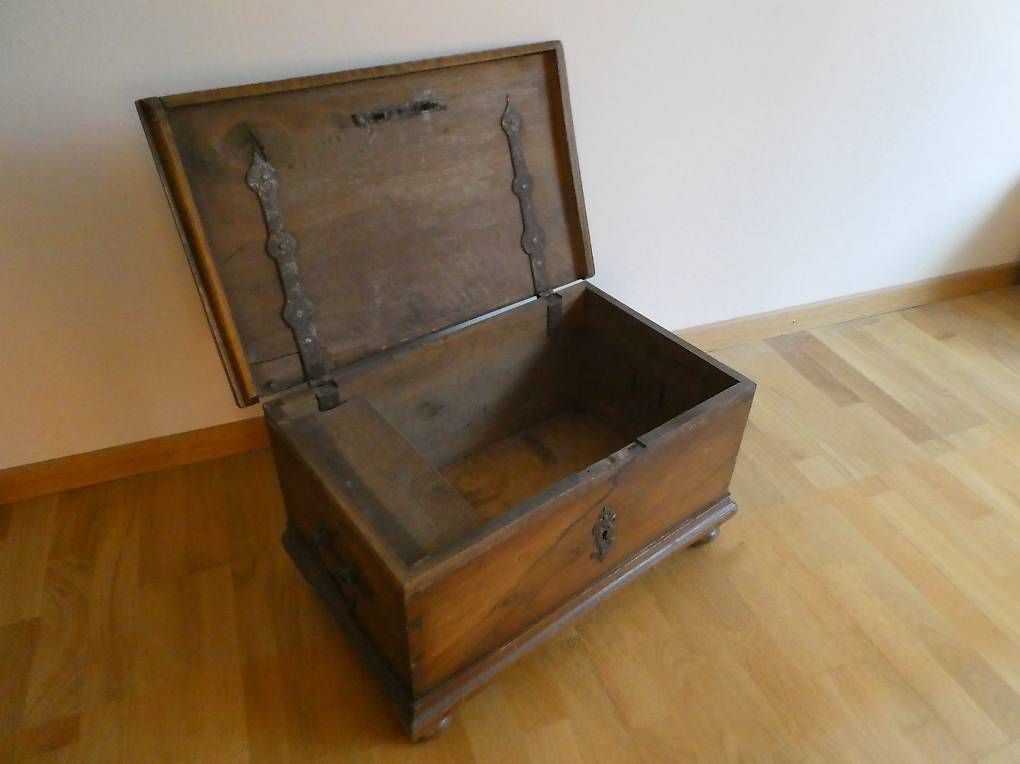 Truhen: Truhe, alt – Gebraucht aus Zürich von han_ng9w 1
