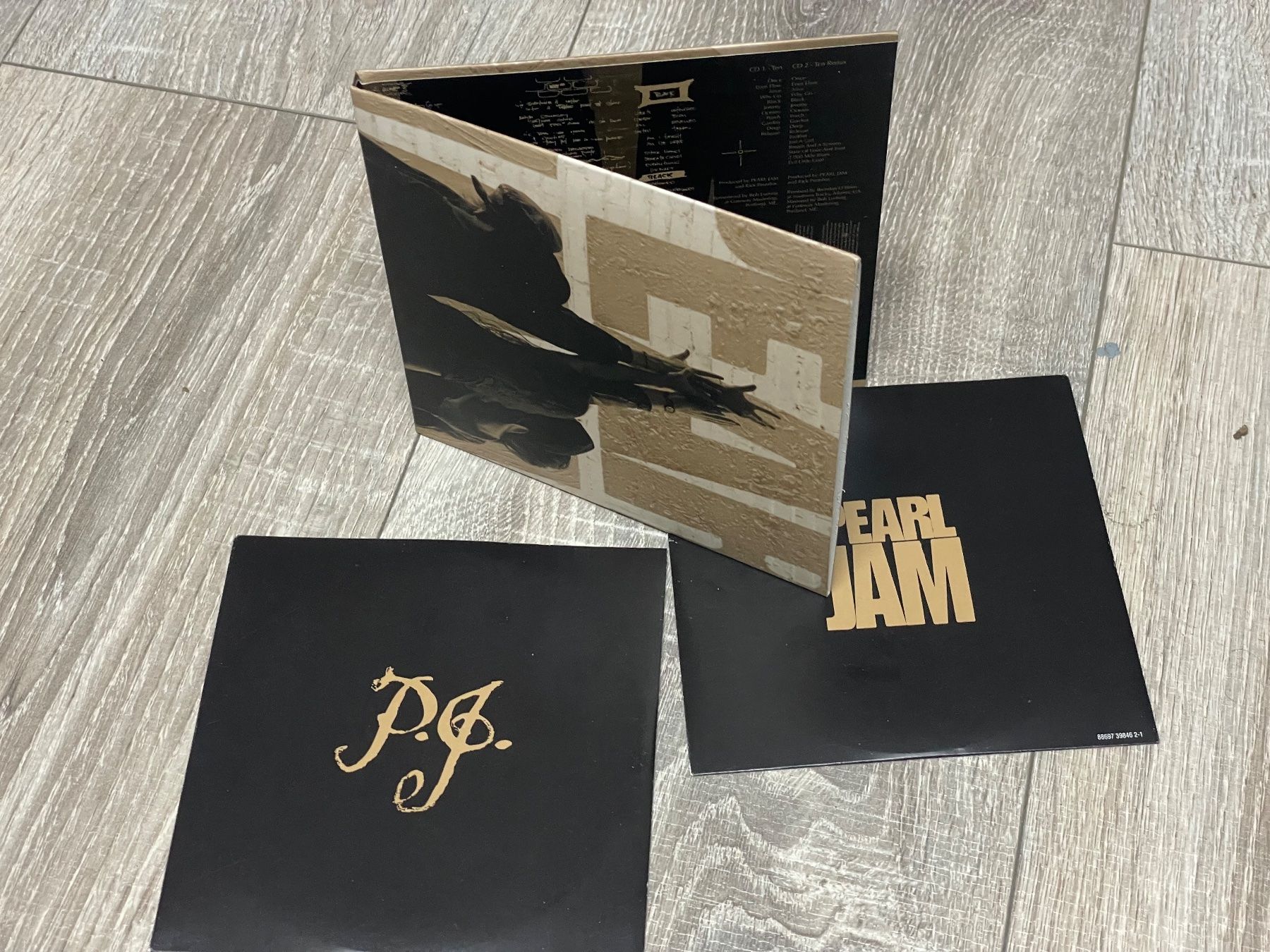 CD: Pearl Jam - Ten-Legacy Edition RAR – Usato da Muri b. Bern venduto da AdidasCollector 2