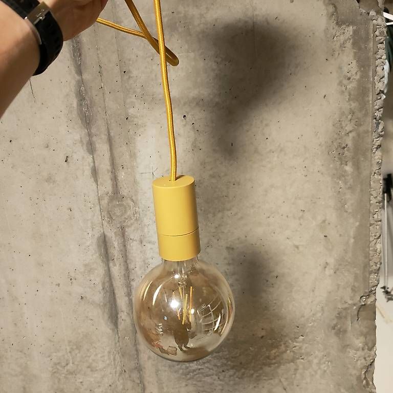 Lustres & lampes de plafonds: Eifache Deckenlampe mit Fernbedienung – D'occasion à Ennetaach par Sigrist 1
