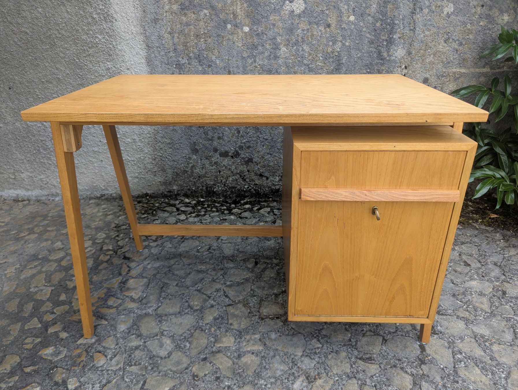 Schreibtische: Bürotisch – Gebraucht aus Biel/Bienne von Softef
