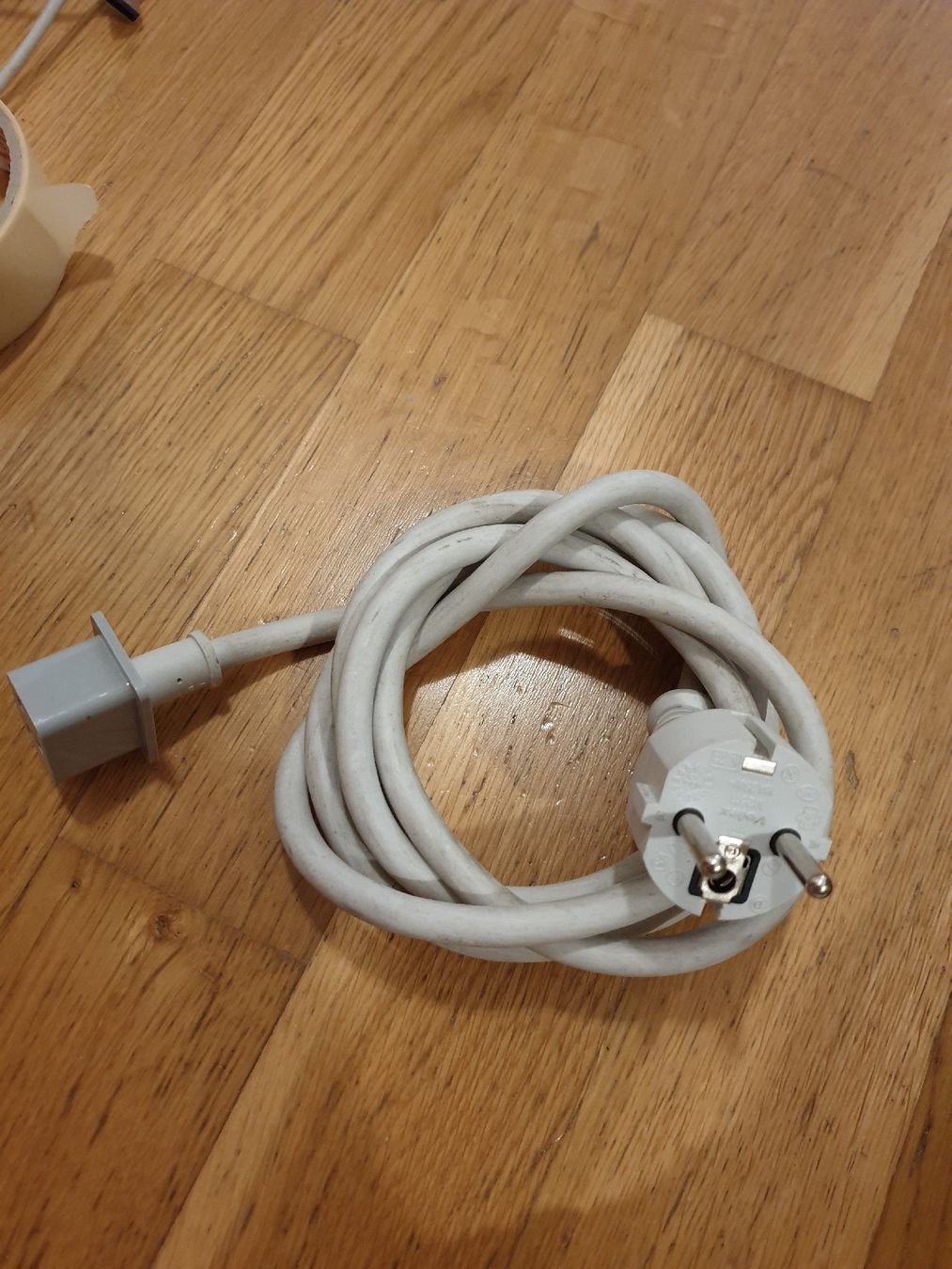 Kabel: Netzkabel-Adapter CH auf EU-Stecker, 3-polig,  grau 014 – Gebraucht aus Ittigen von Ziok187