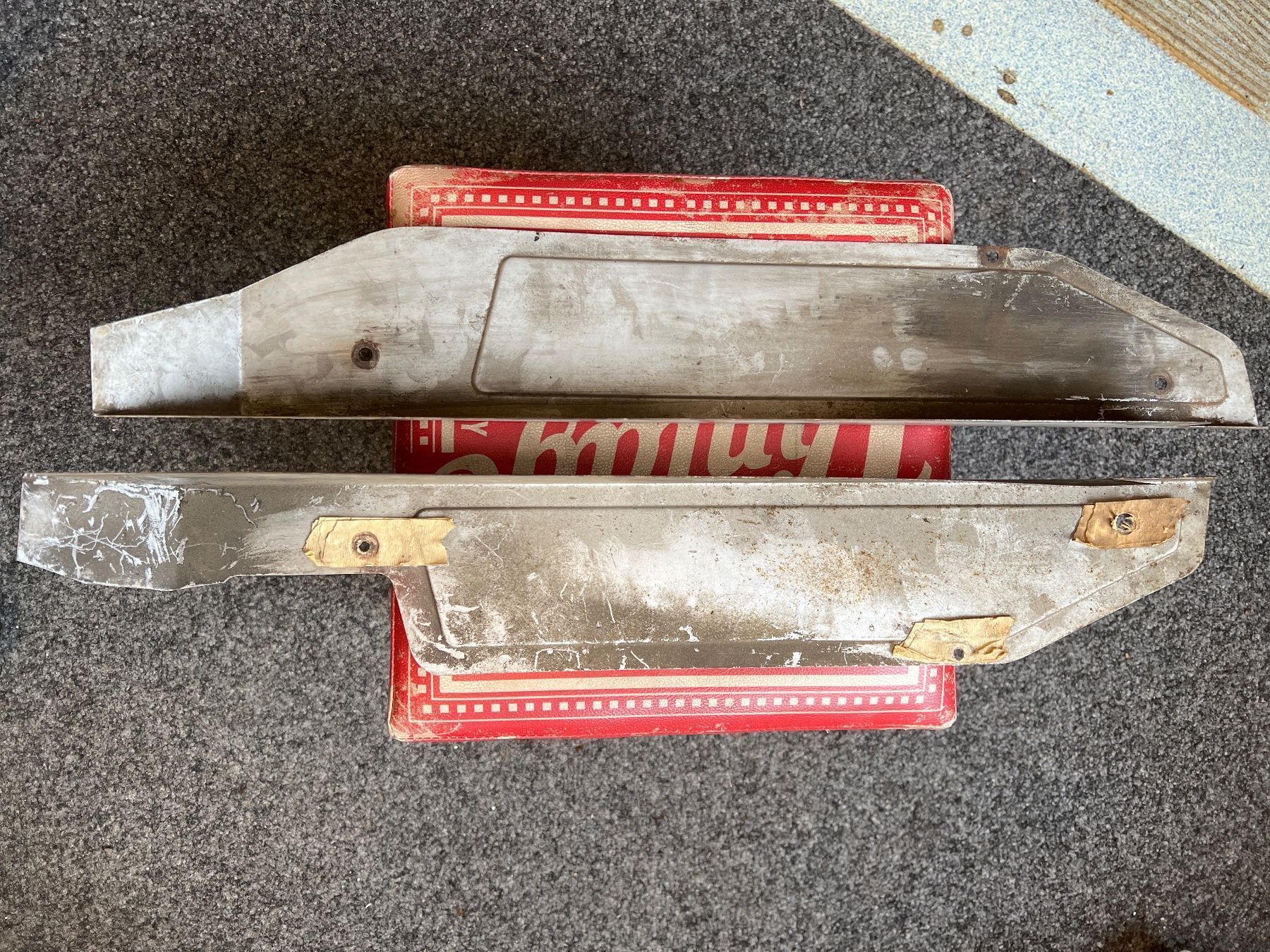 Parti ricambio per ciclomotori: Tigra Mustang Seitenverschalungen – Usato da Buchs ZH venduto da phintage 1