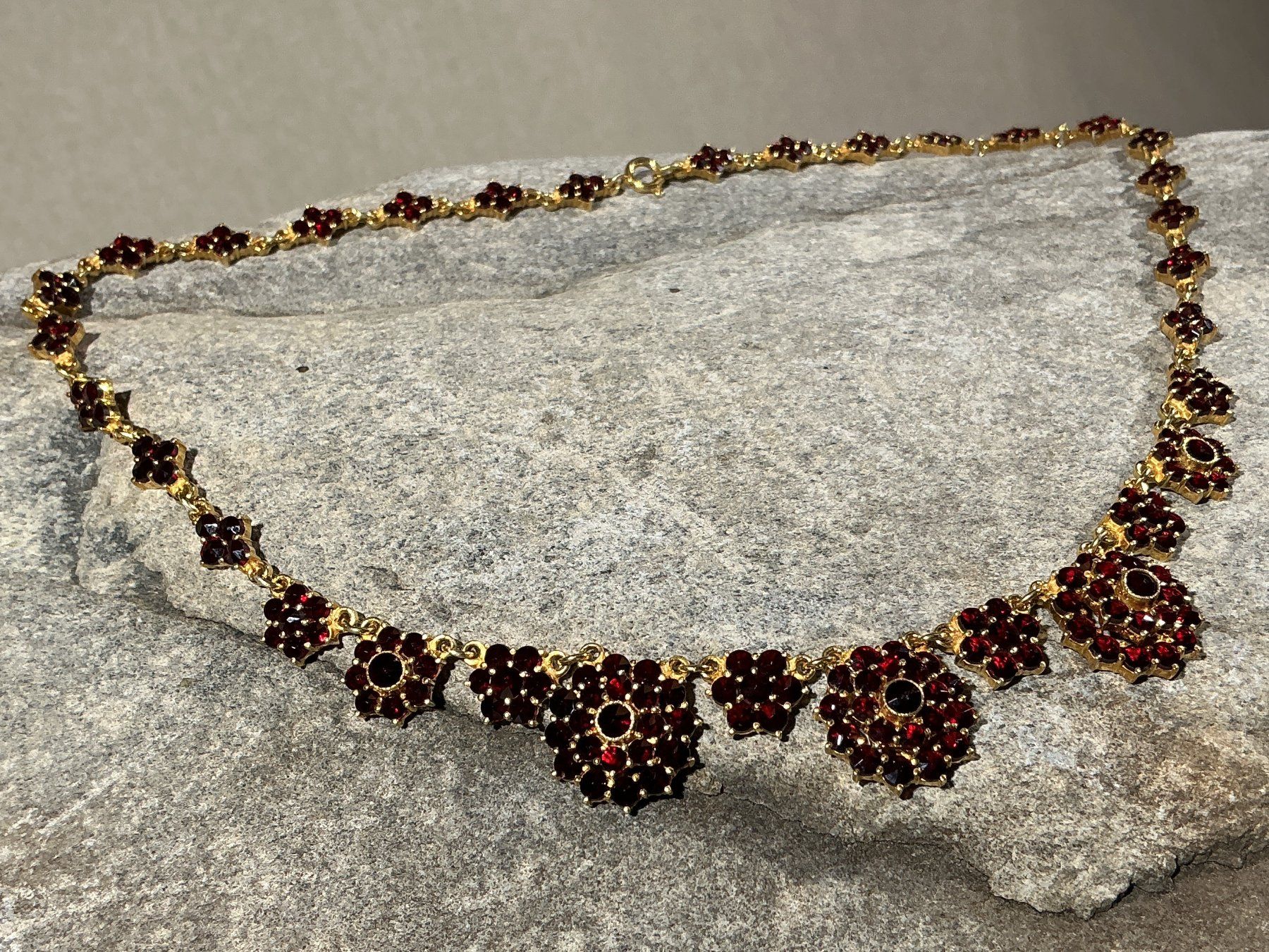 Catenine: BÖHMISCHER GRANATSCHMUCK Halskette – Nuovo (secondo la descrizione) da Richterswil venduto da Restwert_Richterswil 3