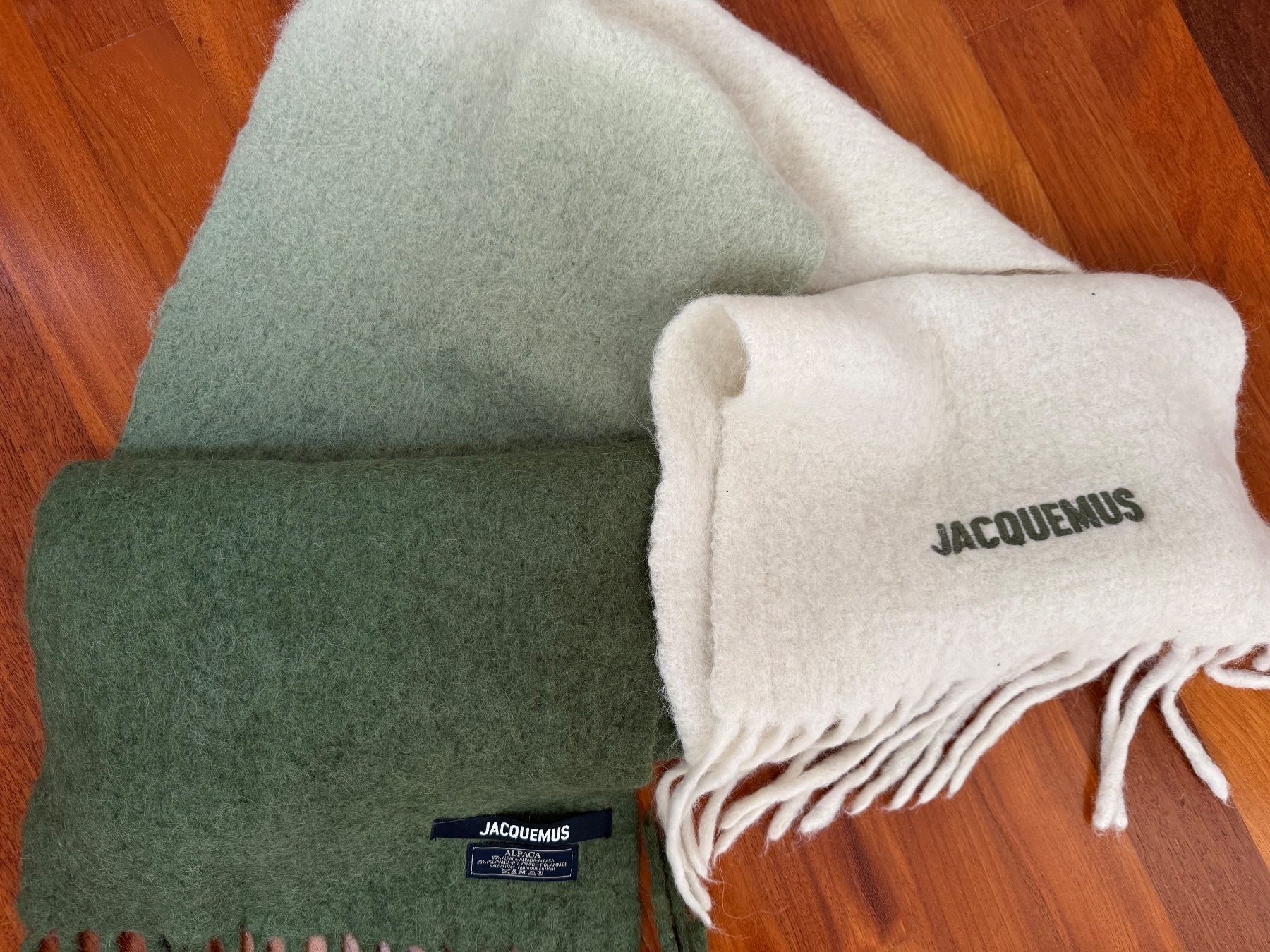 Jacquemus Foulard & Sciarpe: Jacquemus Schal – Nuovo (secondo la descrizione) da wallisellen venduto da Niccii 1
