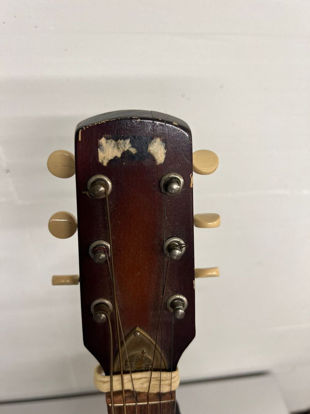 Strumenti musicali: Alte Gitarre mit Tasche – Usato da Bern venduto da latrouvaillebern 7
