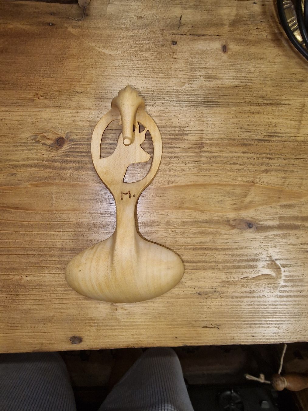 Cucchiai: Cuillère sculptée en bois illustrant un  chamois,   – Usato da fully venduto da ernesto039 1