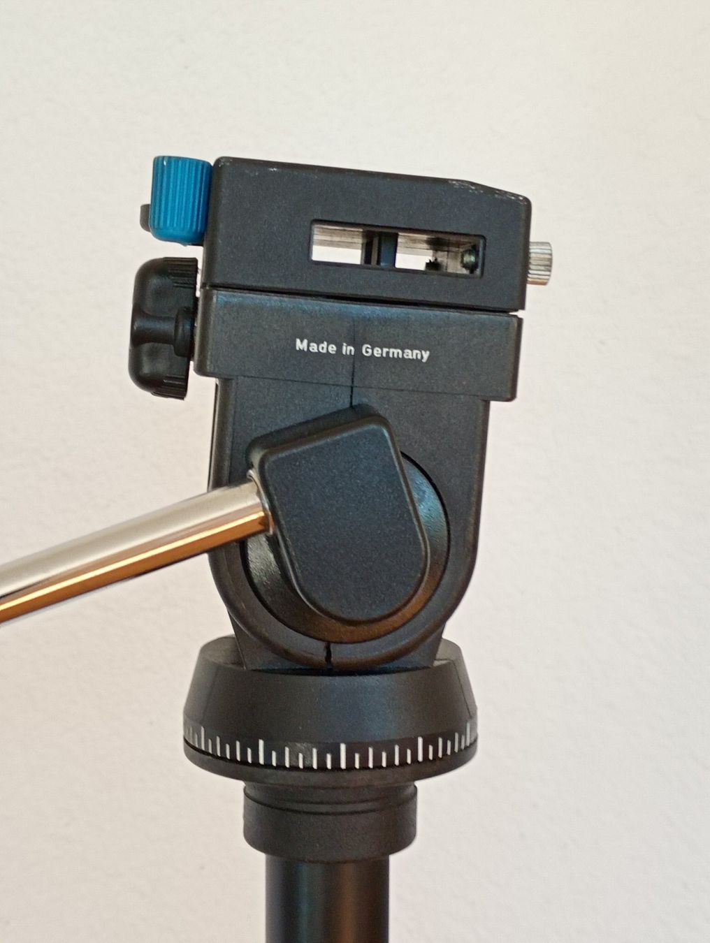 Treppiedi & Teste: Kamerastativ Vivanco 1997 Made in Germany – Usato da Möriken AG venduto da Vellas 2