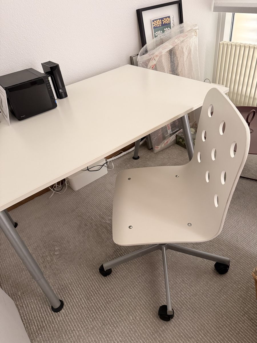 Ikea Tischset: Schreibtisch weiss mit Bürostuhl – Gebraucht aus Hinterkappelen von s-marti-es