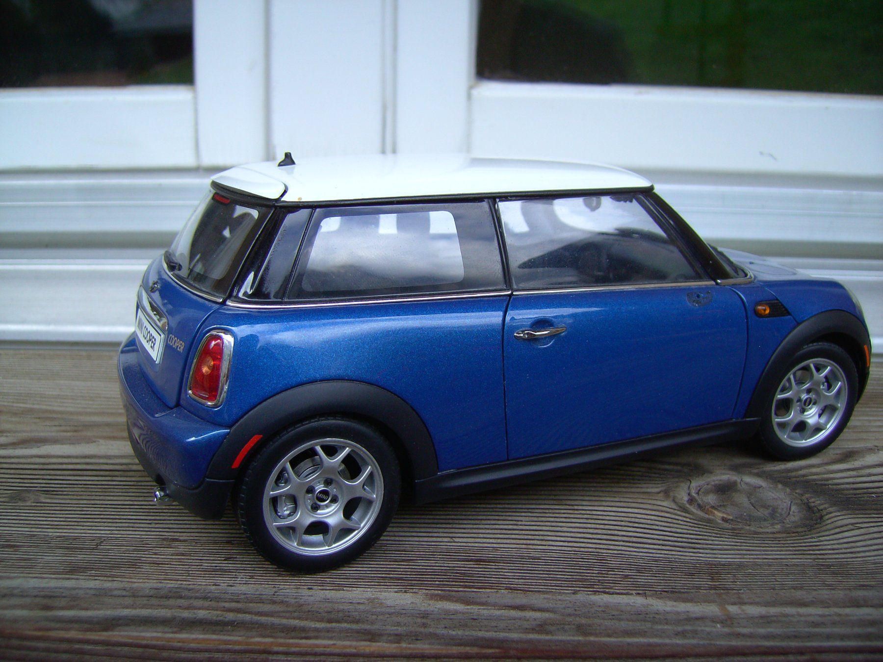 Autoart Modellini d'auto: Mini Cooper Modellauto blau weiss gebraucht – Usato da Grindelwald venduto da Rs48 3