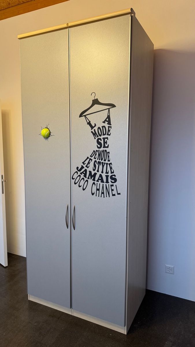 Schränke: Hoher Kleiderschrank (242cm) - abgebaut – Gebraucht aus Ramlinsburg von Meeliinaa 1