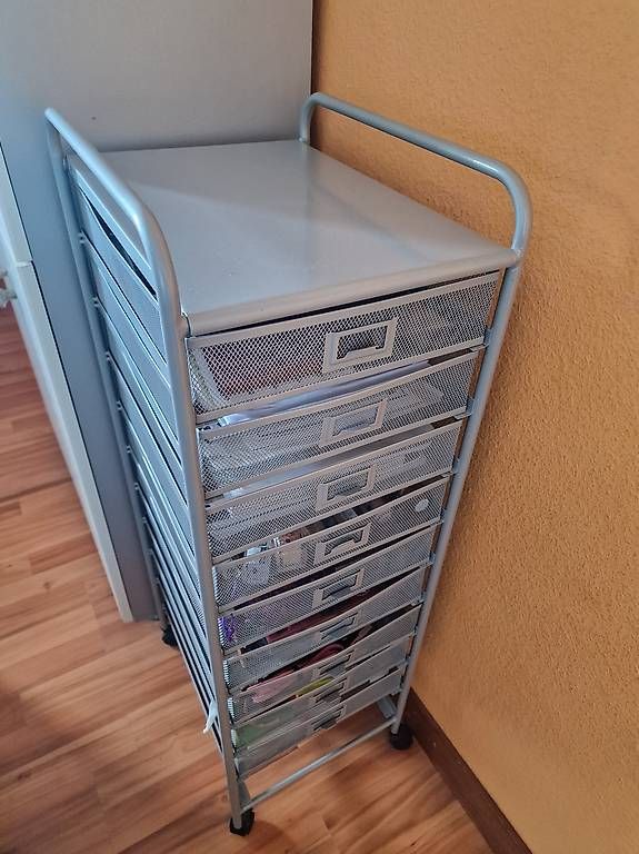 Cassettiere: Metalenes Schubladen-Möbel – Usato da Steinhausen venduto da Jrene..2409