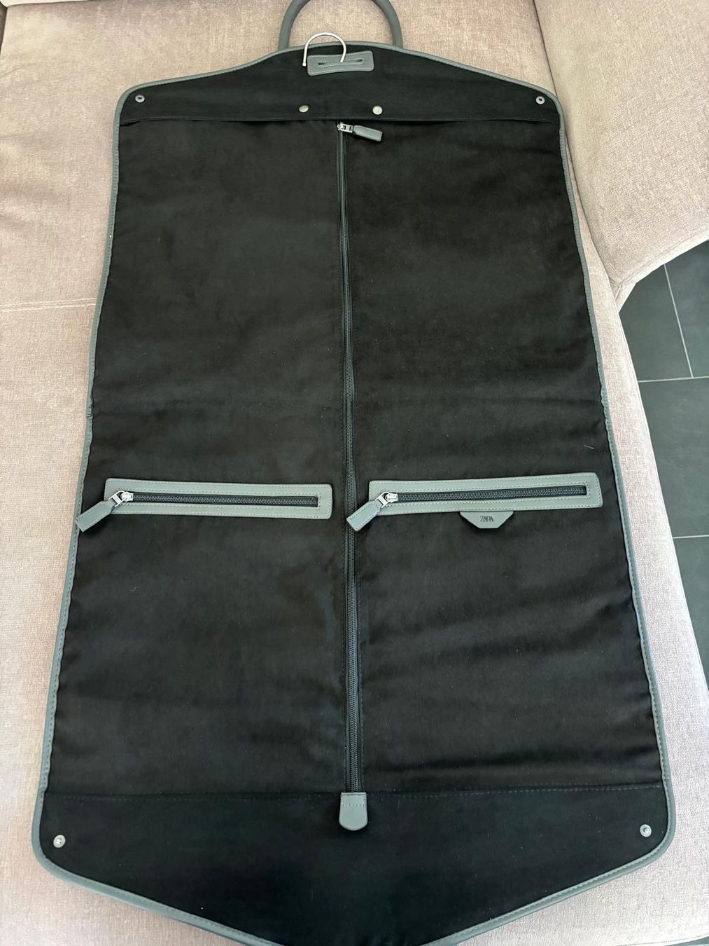 Taschen: Kleidertasche Leder – Neu (gemäss Beschreibung) aus Domat/Ems von edmund61 1