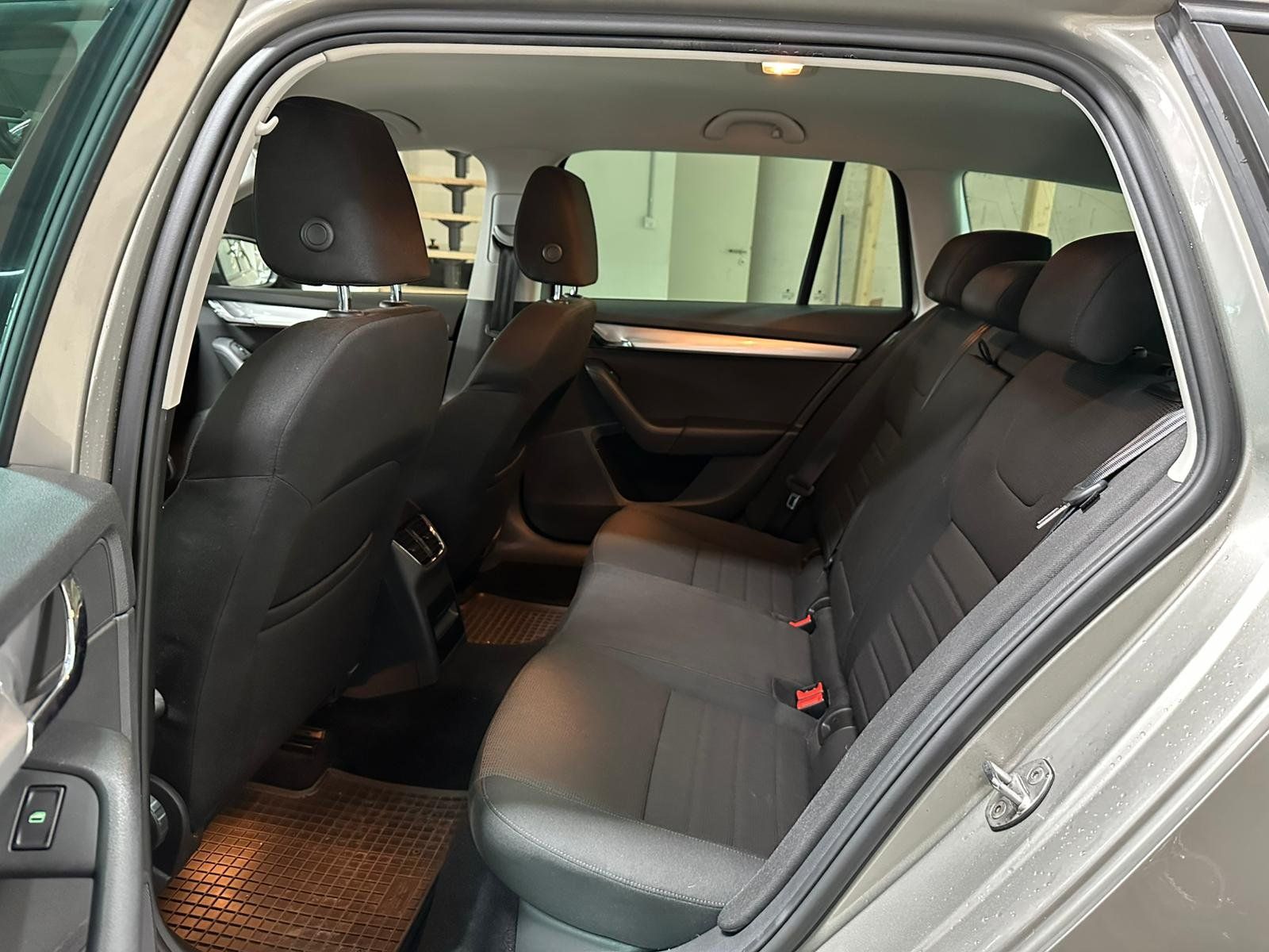 Skoda Automobili: SKODA Octavia Combi 1.4 TSI Elegance – Usato da Aclens venduto da sobacopeludo 1
