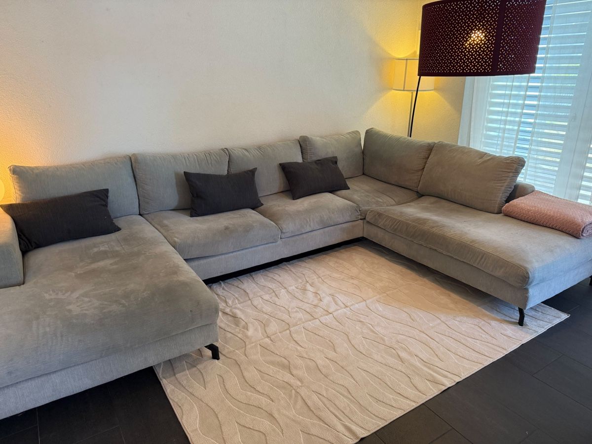 Livique Sofas: Wohnlandschaft grau von Livique – Gebraucht aus Schüpfen von Khaldimann 1