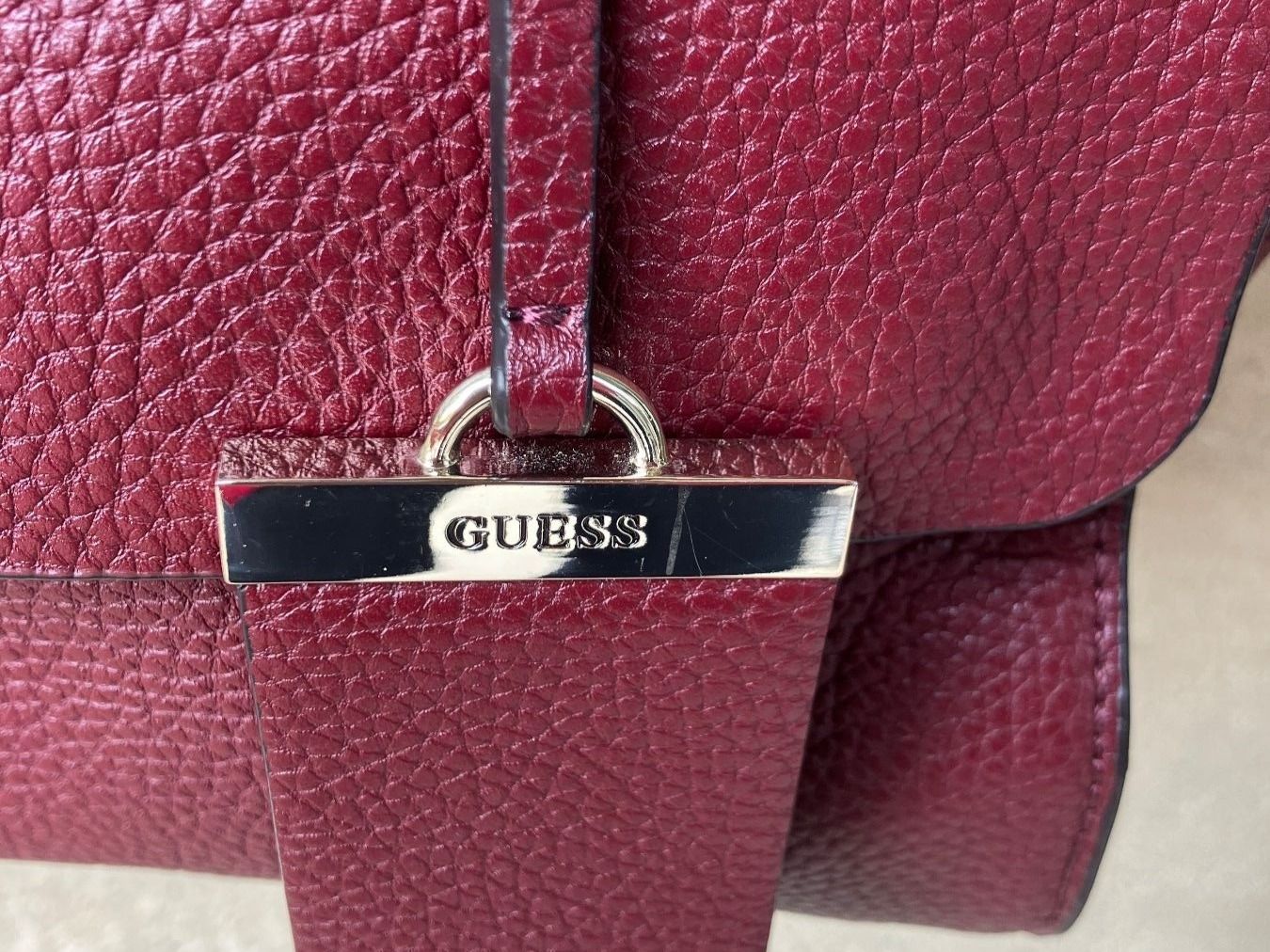 Guess Borse da donna: Neuwertige Tasche von GUESS Farbe berry – Nuovo (secondo la descrizione) da Uster venduto da pri_6r68 4
