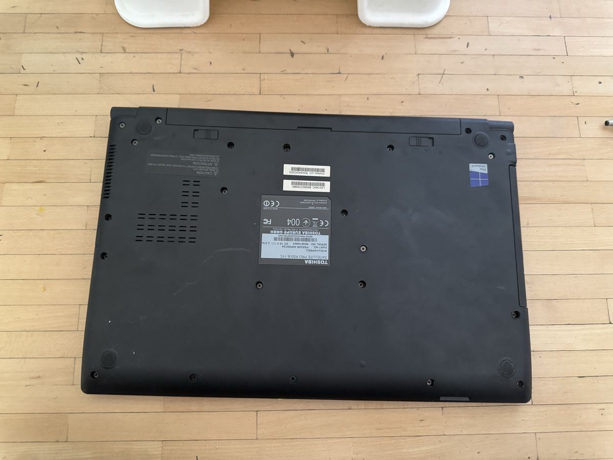 Toshiba Notebook: Toshiba Satellite Pro R50-B-11C – Difettoso da Adliswil venduto da Busys 3