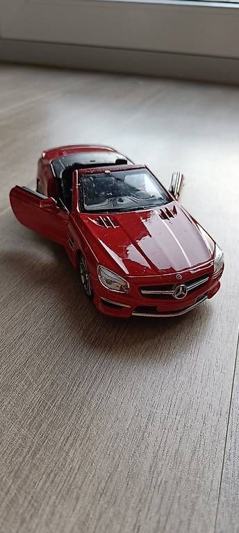 Modellini d'auto: MercedesBenz Cabriolet Modellauto  rot – Usato da Würenlos venduto da laguitt