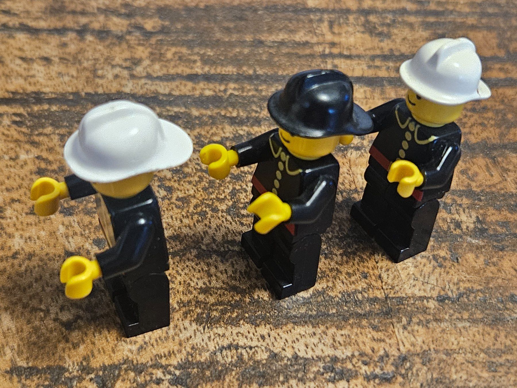 Lego Kit di costruzioni: lego lot de 3 figurines – Usato da Confignon venduto da Ecrofigs 2