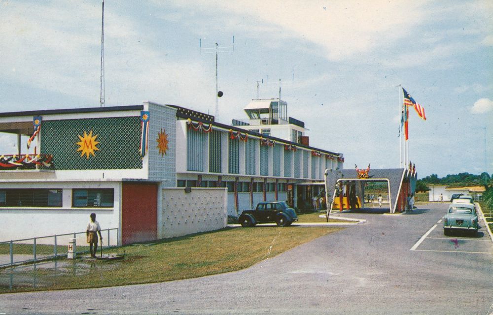 Oldtimer in International Airport Kuala Lumpur gel. 1958 Kaufen auf