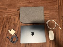 Apple MacBook Air 13.6 Zoll M2 8GB RAM 256GB SSD mit Maus