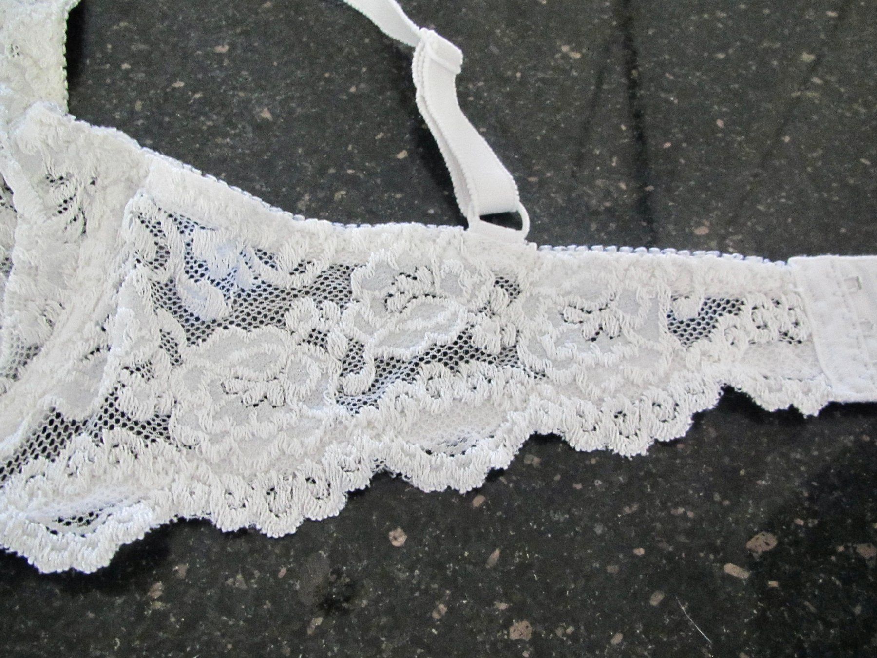 Sonstige Unterwäsche: SOUTIEN - GORGE EN DENTELLES 80 B – Gebraucht aus Murten von Selliot 1