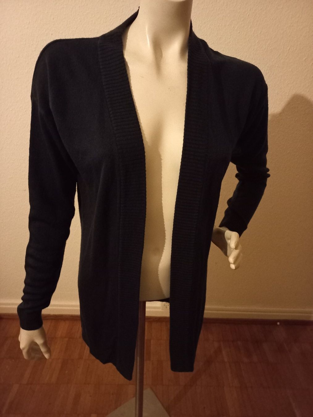 Vestes: Strickjacke – Neuf avec emballage d'origine à Basel par zaa_7ft5