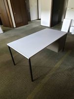 Bürotisch / Schreibtisch mit Schubladen