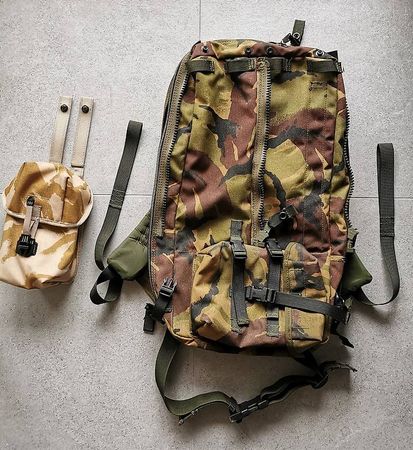 Sac à dos militaire véritable état top + pochette Molle