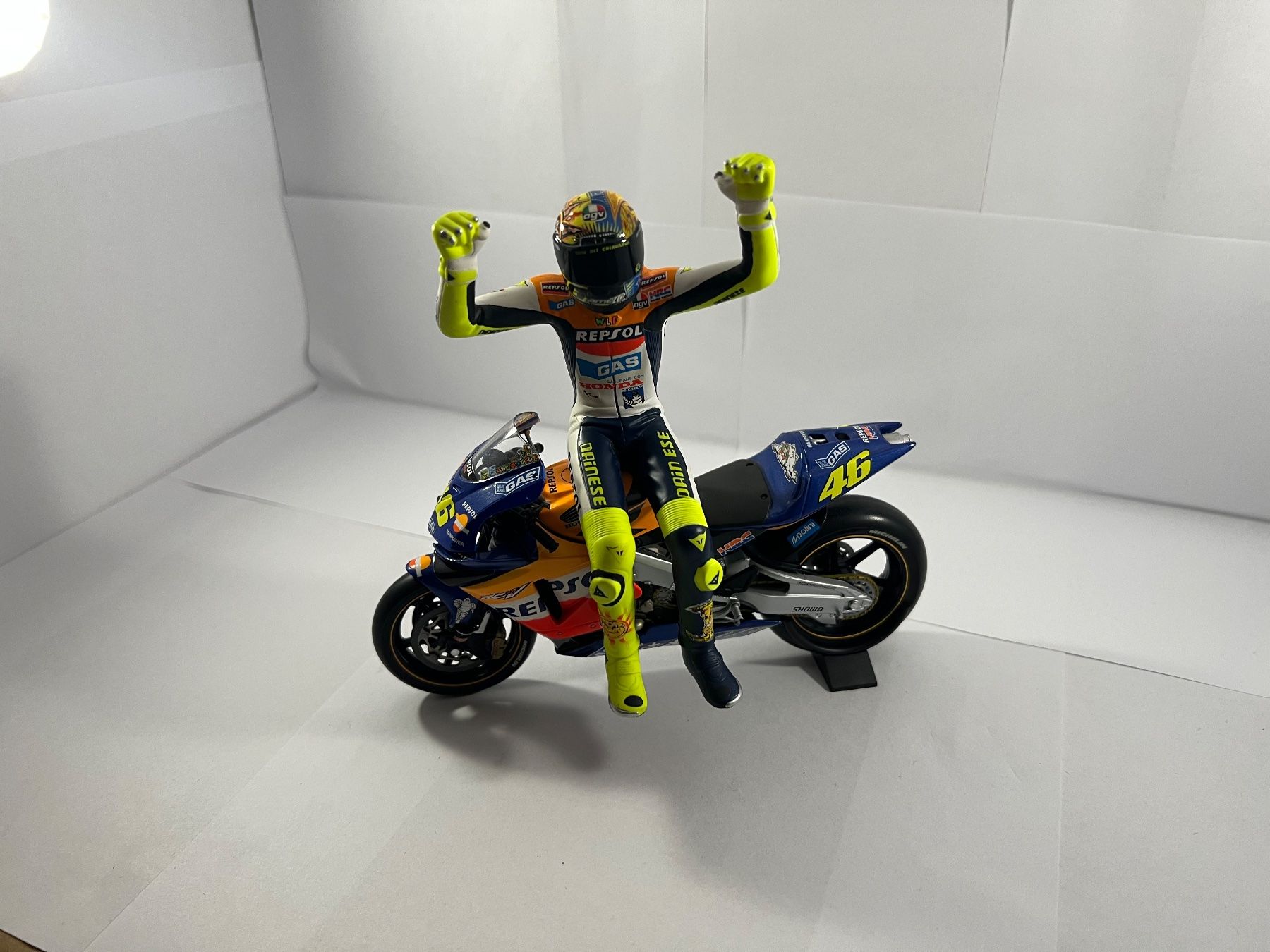 Minichamps Kit di modellismo & Modellini statici: Valentino Rossi Lot 8 – Usato da Sergey venduto da Mascotte00 2