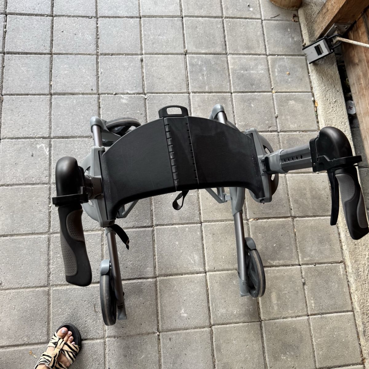 Aides à la marche: Rollator  – D'occasion à Pfäffikon ZH par Laura.K 1