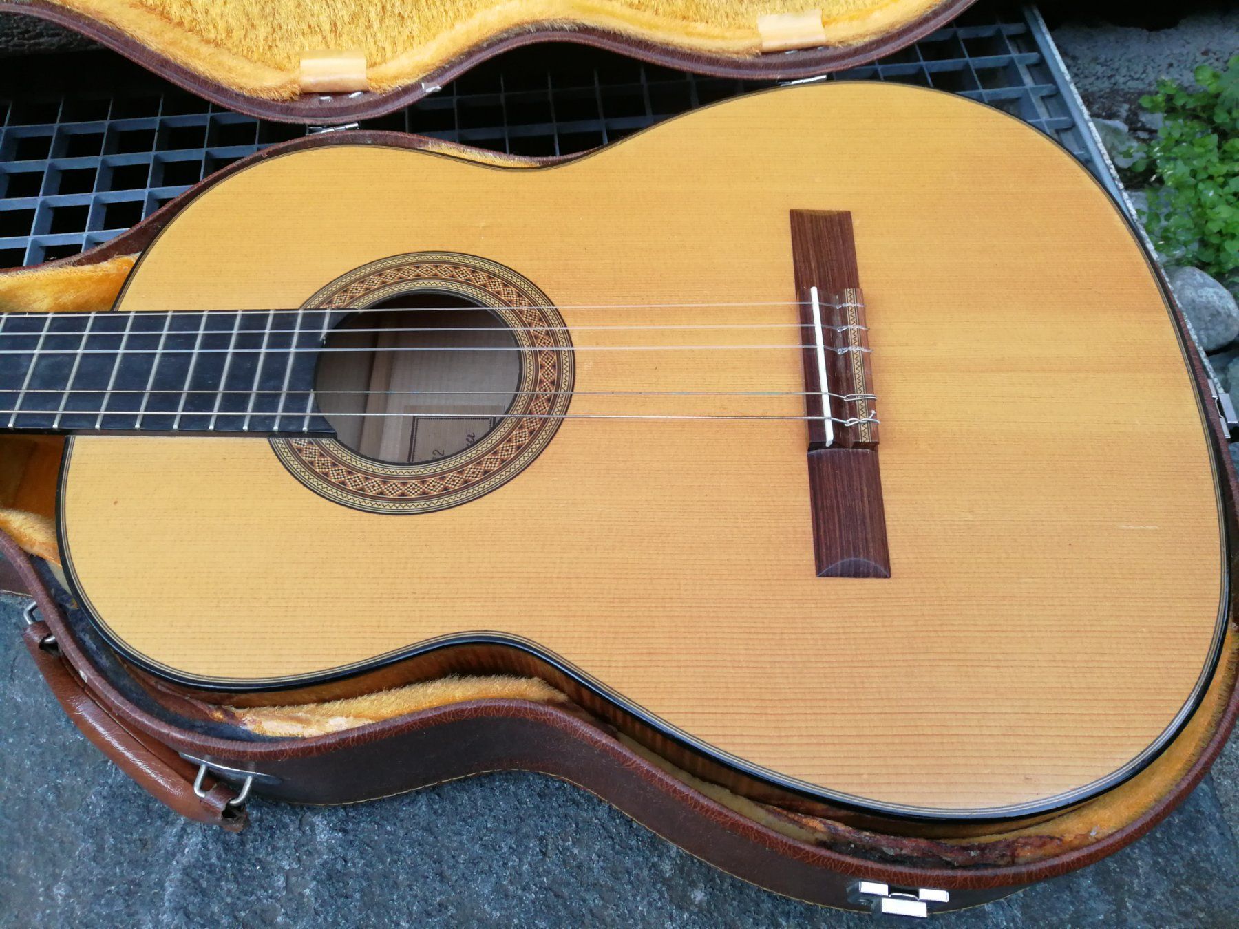 Strumenti musicali: Josef Sander 1972 Konzertgitarre – Usato da Cadenazzo venduto da Clarico 1