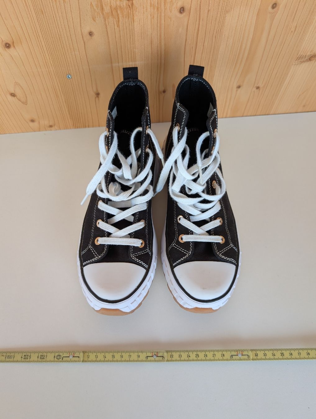 Fila Damenschuhe: Sneakers – Neu (gemäss Beschreibung) aus Embrach von bh80bHugi