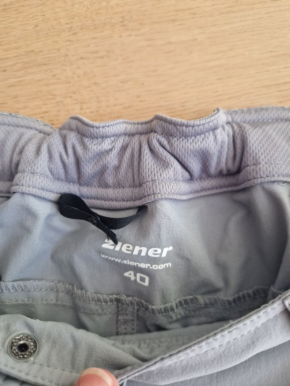 Ziener Hosen: Ziener Shorts Grau Gr. 40 – Gebraucht aus St. Gallen von Flames1 2