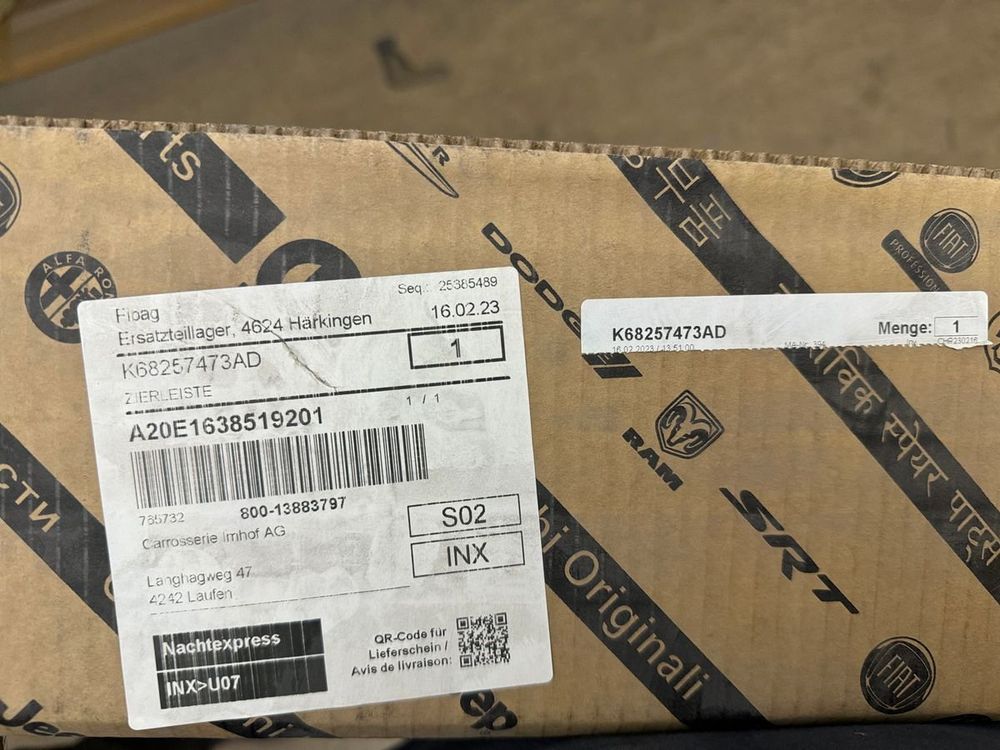Jeep Tutti pezzi di ricambio auto: Jeep Grand Cherokee Zierleiste Tür hinten links – Nuovo e nell'imballaggio originale da Laufen venduto da CarrosserieImhof 2