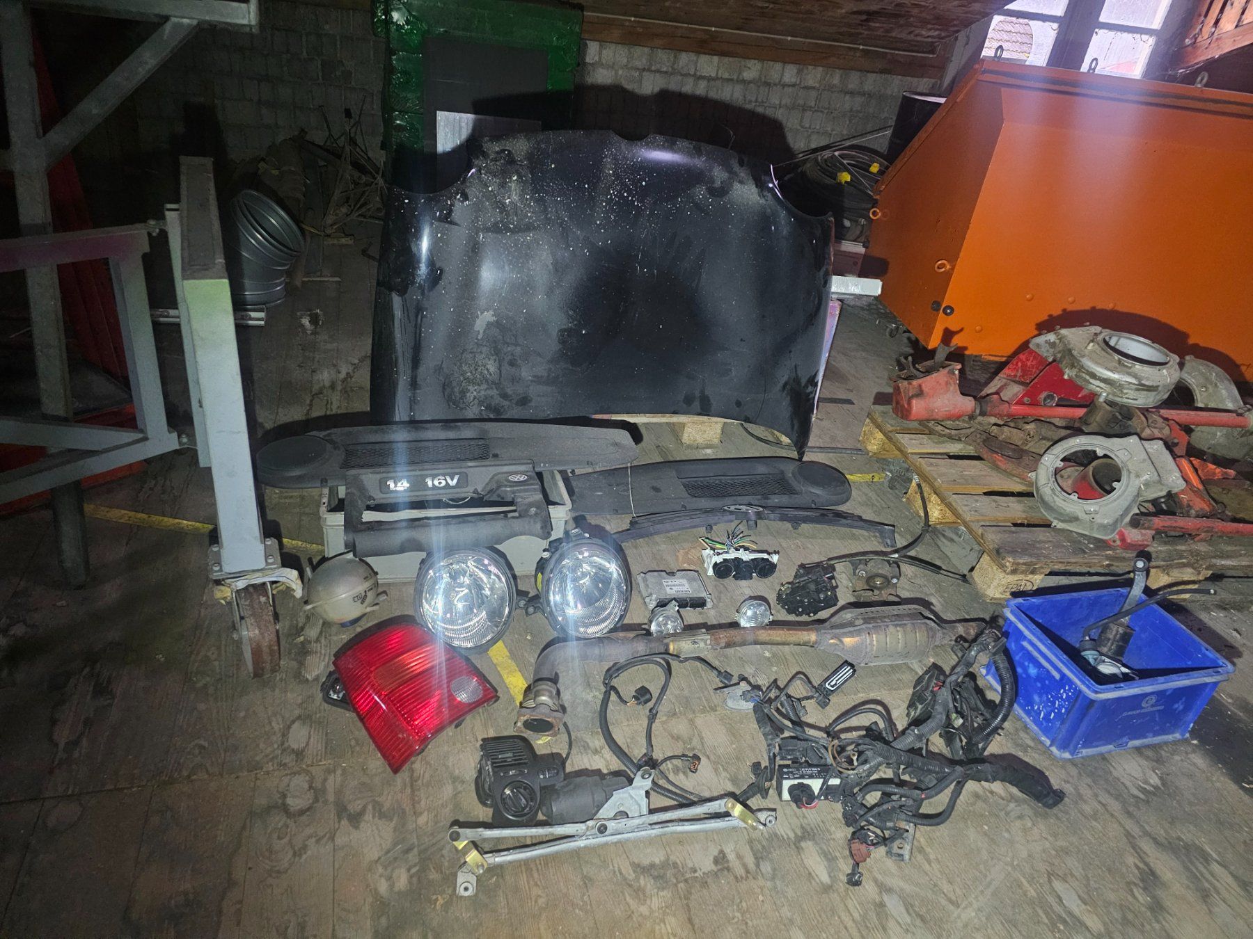 VW Tutti pezzi di ricambio auto: VW Lupo Teile – Usato da Rossrüti venduto da Sibirien3 1