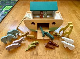 Arche Noah mit Tieren aus Holz