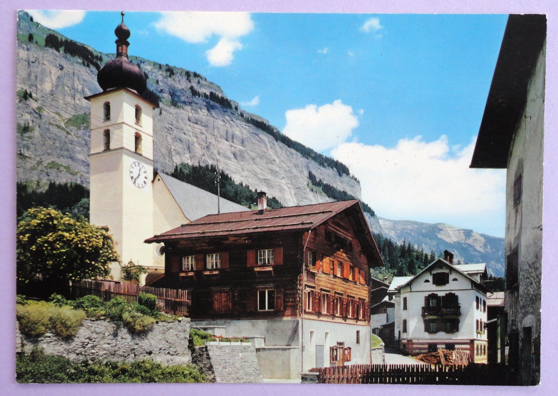 Cartoline postali: Flims, Dorfpartie mit Flimserstein – Difettoso da Fétigny venduto da Billy2miny