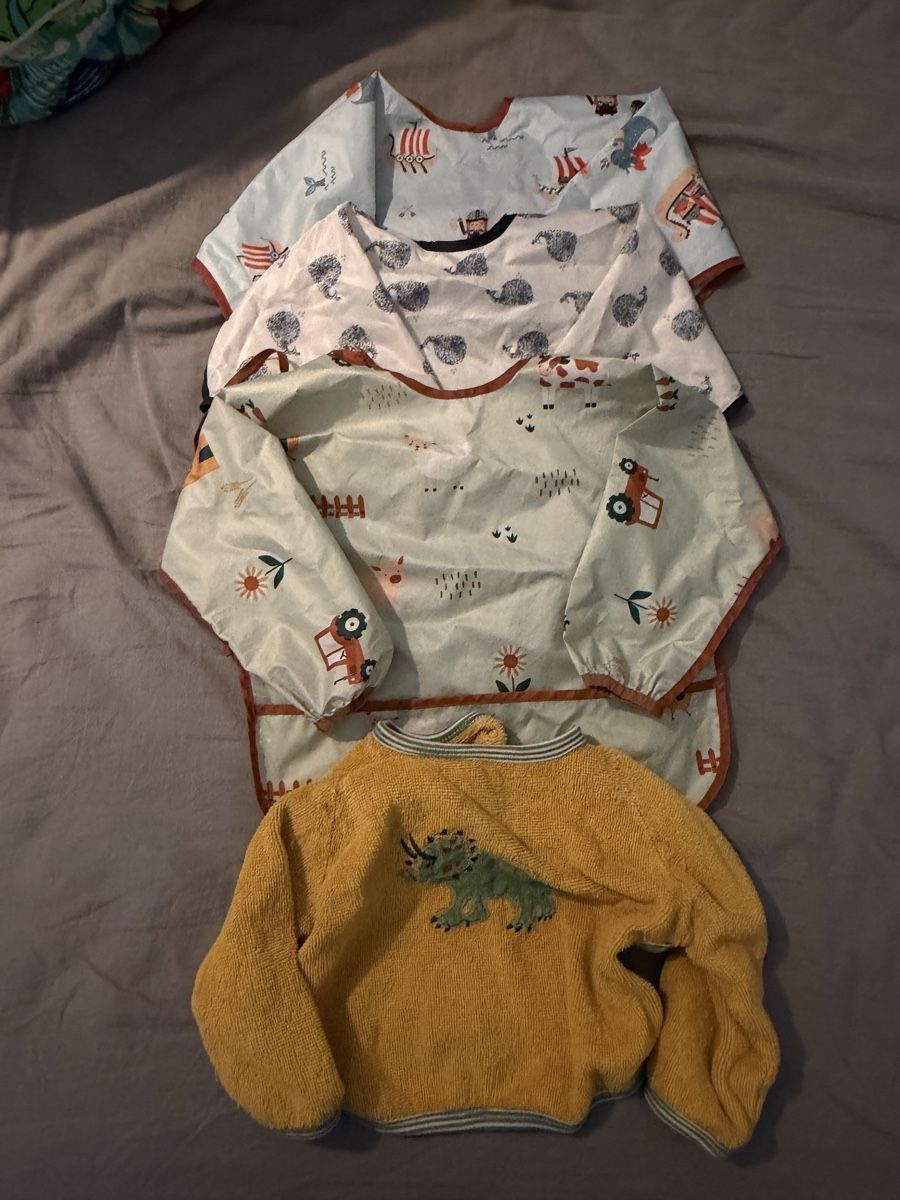 Baby-Mahlzeiten: 4 Langarm Lätzchen Set  – Gebraucht aus Laufen von le-noumi