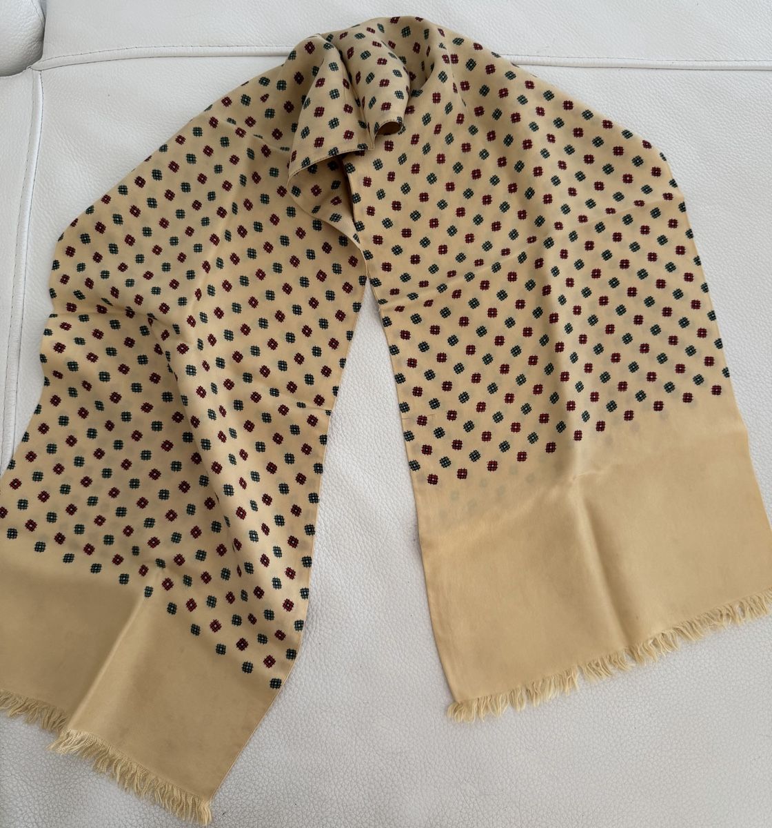 Foulards, Tücher & Schals: Seiden Schal 🌸 – Gebraucht aus Opfikon von Luis144