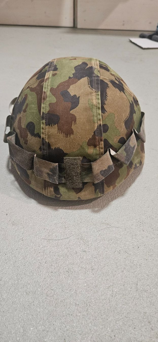 Schweizer Armee Uniformi & Effetti personali: Militärhelm Schweiz – Usato da Rafz venduto da Lukasimir99