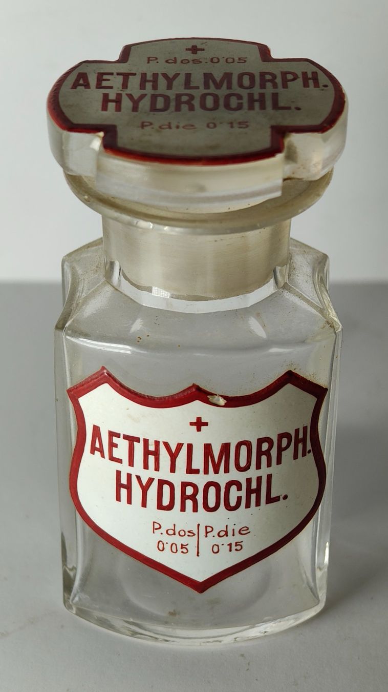Accessori da laboratorio: Antike Apothekerflasche Aethylmorphin Morphium Um 1900 9cm – Usato da Monthey venduto da 19_karen_84